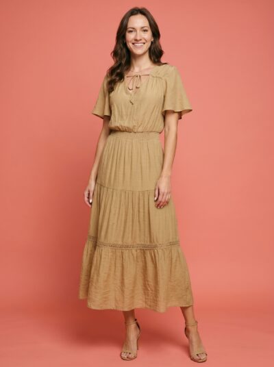 Vestido Longo em Camadas com Detalhes Vazados - Bege