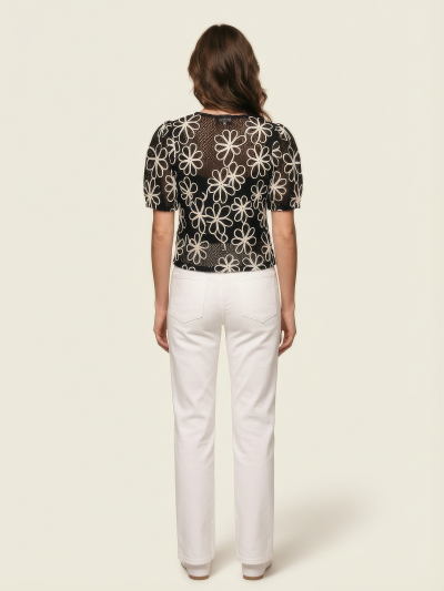 Blusa Celinda com Bordados Florais e Amarração Frontal – Preto e Branco
