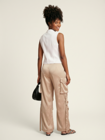Calça Adriana em Tecido Acetinado Estilo Cargo – Champagne