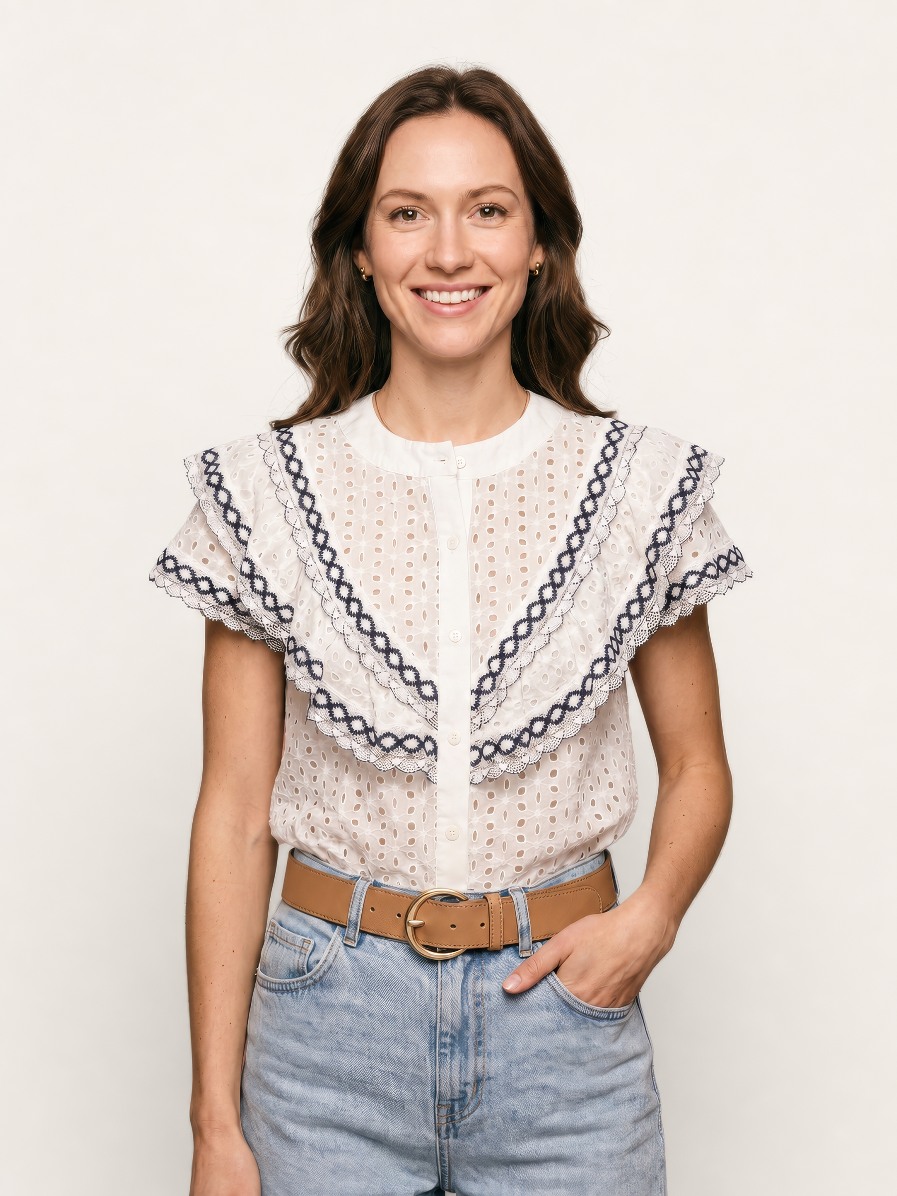 Camisa Lucia em Laise com Babados e Detalhes Contrastantes Branco