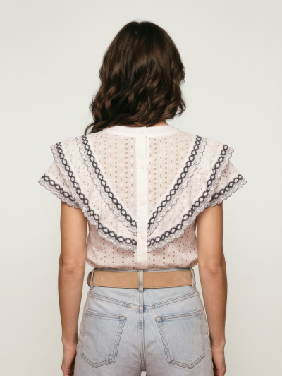 Camisa Lucia em Laise com Babados e Detalhes Contrastantes – Branco