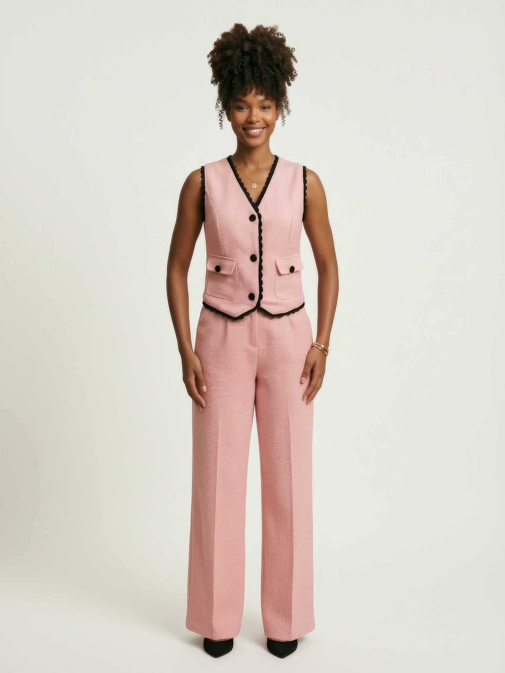 Conjunto Marta em Tweed de Algodão – Rosa com Detalhes em Preto Conjunto Marta em Tweed de Algodão – Rosa com Detalhes em Preto