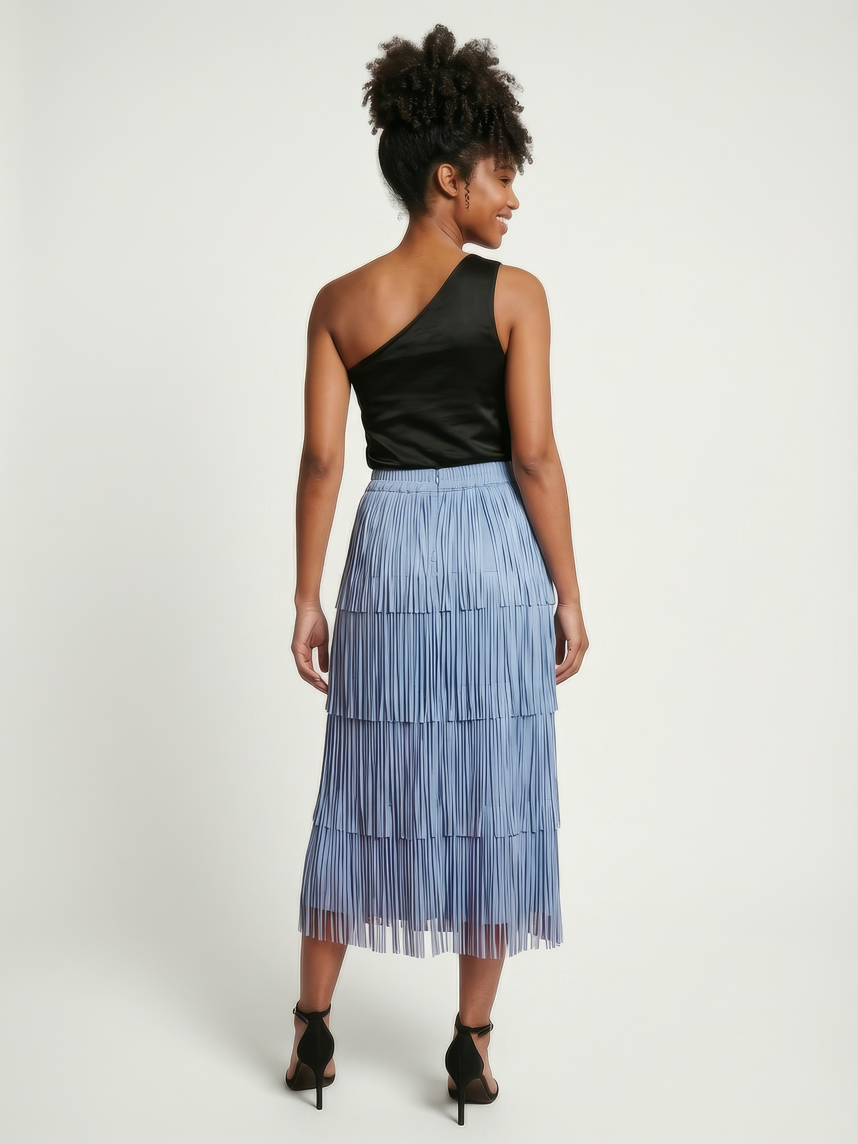 Saia Midi Ebrar com Camadas de Franjas – Azul Claro Saia Midi Ebrar com Camadas de Franjas – Azul Claro
