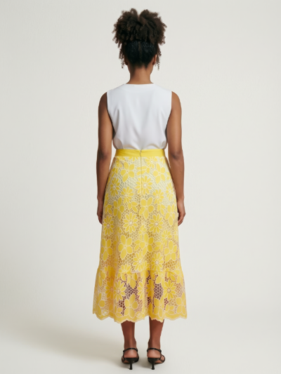 Saia Midi Rania em Renda Guipir Floral – Amarela