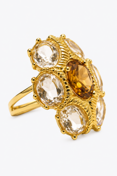 Anel Dourado com Cristais Elegantes