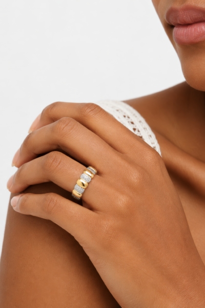 Anel Dourado e Prateado Elegante