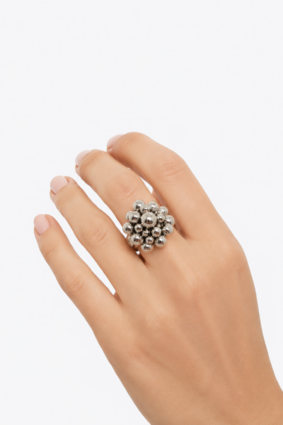 Anel Glamouroso com Esferas Metálicas