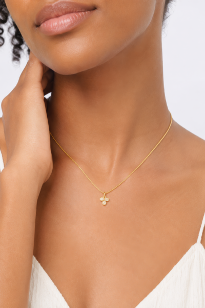 Colar Dourado Floral com Strass Brilhante