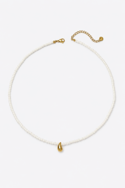 Colar Elegante com Conta de Pérola e Pendente Dourado