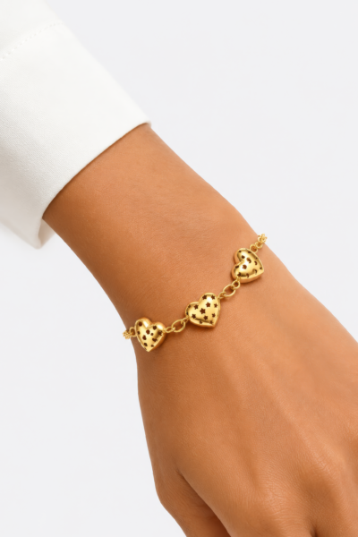 Pulseira Coração Dourada com Detalhes Elegantes