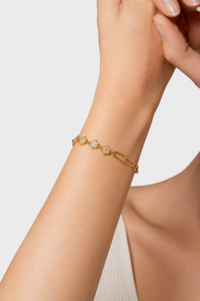 Pulseira Dourada com Estrelas em Acrílico