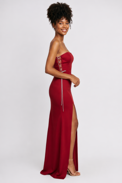 Vestido Longo Vermelho com Detalhes em Renda